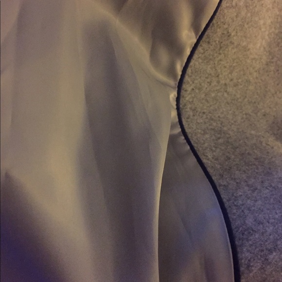 Tahari shawl collar long wool blend coat size L. Soft fabric - Picture 5 of 12